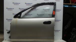 Używane Drzwi lewe przednie wersja 4-drzwiowa Mazda 323 (BA12) 1.5i 16V Cena € 36,75 Procedura marży oferowane przez Binckhorst BV