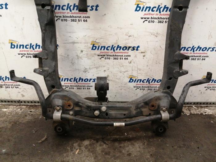 Subframe from a Opel Astra J Sports Tourer (PD8/PE8/PF8) 1.7 CDTi 16V 2012