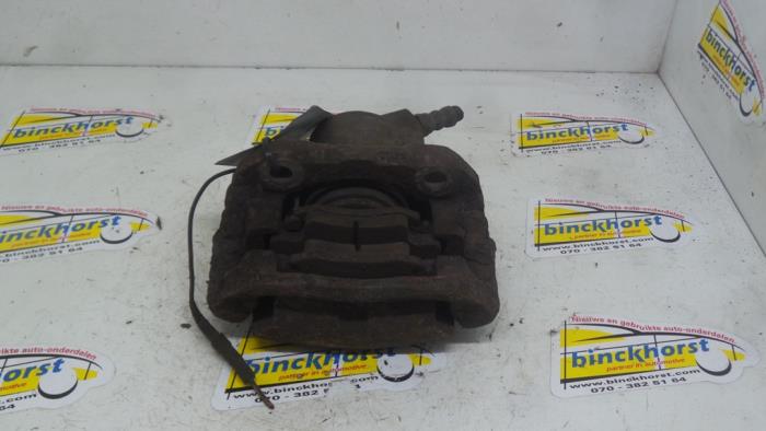Gebrauchte Bremszange rechts vorne Renault Clio (B/C57/357/557/577) 1.4i RN,RT Kat. Preis € 19,95 Margenregelung angeboten von Binckhorst BV