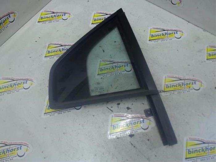 Usados Ventanilla triangular derecha detrás Ford Mondeo III 1.8 16V Precio € 26,25 Norma de margen ofrecido por Binckhorst BV