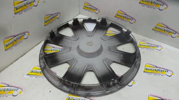 Wheel cover (spare) from a Ford Mondeo III 1.8 16V 2003