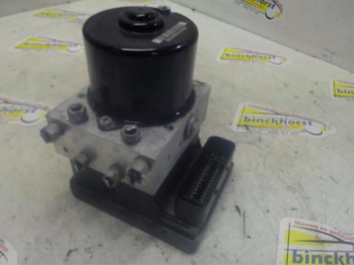 Usagé Bloc ABS Opel Astra H GTC (L08) 1.9 CDTi 16V Prix € 78,75 Règlement à la marge proposé par Binckhorst BV