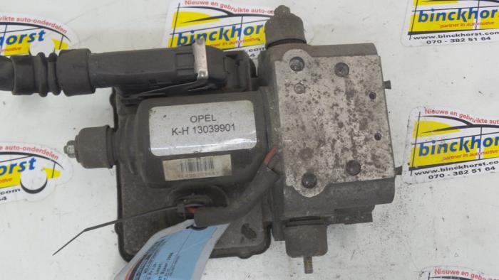 Używane Pompa ABS Opel Vectra B (38) 1.6 16V Ecotec Cena € 63,00 Procedura marży oferowane przez Binckhorst BV