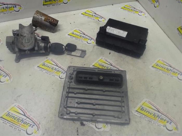 Used Ignition lock + computer Ford Fusion 1.6 16V Price € 157,50 Margin scheme offered by Binckhorst BV