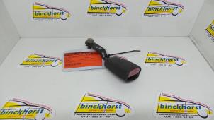 Używane Wtyk pasa bezpieczenstwa lewy przód Mitsubishi Carisma 1.6i 16V Cena € 26,25 Procedura marży oferowane przez Binckhorst BV
