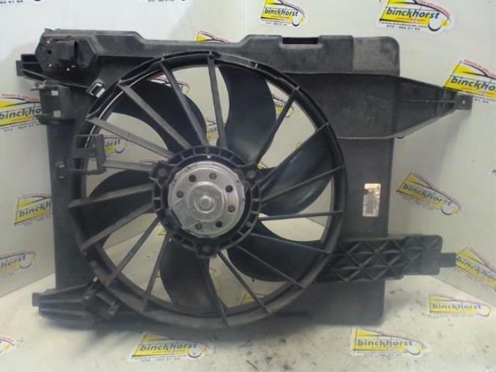 Używane Wentylator Renault Scénic II (JM) 1.6 16V Cena € 52,50 Procedura marży oferowane przez Binckhorst BV
