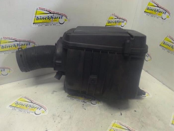 Begagnade Luftfilterhus Volkswagen Passat Variant (3C5) 2.0 FSI 16V Pris € 52,50 Marginaltabell erbjuds av Binckhorst BV
