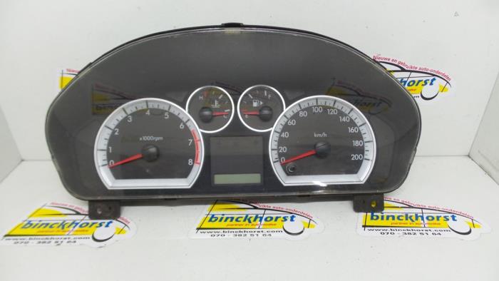 Instrument panel from a Daewoo Aveo (256) 1.4 16V 2006