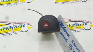Usados Interruptor de luz de pánico Renault Megane Scénic (JA) 1.6 RT Precio € 10,50 Norma de margen ofrecido por Binckhorst BV