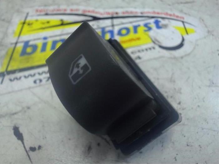 Usados Interruptor de ventanilla eléctrica Fiat Idea (350AX) 1.4 16V Precio € 10,50 Norma de margen ofrecido por Binckhorst BV