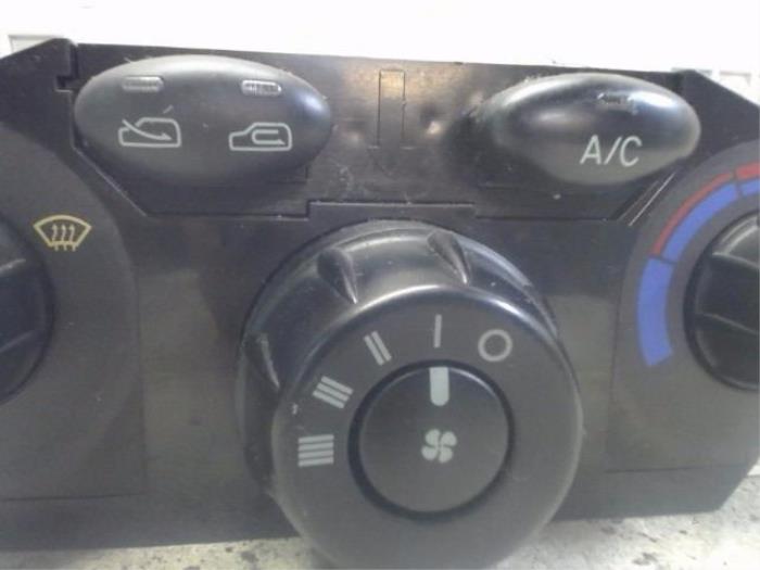 Panel sterowania nagrzewnicy z Hyundai Santa Fe I 2.7 V6 24V 4x4 Autom. 2002