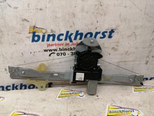 Używane Mechanizm szyby prawej przedniej wersja 4-drzwiowa Smart Forfour (453) 1.0 12V Cena € 78,75 Procedura marży oferowane przez Binckhorst BV