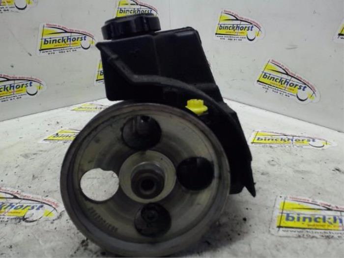 Usagé Pompe de direction Peugeot 206 (2A/C/H/J/S) 2.0 XS,XT HDi Prix € 52,50 Règlement à la marge proposé par Binckhorst BV