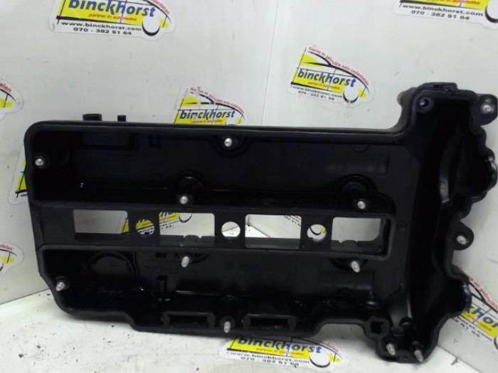 Ventildeckel van een Opel Agila (A) 1.2 16V 2000