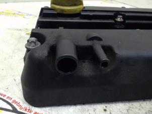 Ventildeckel van een Opel Agila (A) 1.2 16V 2000