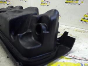Ventildeckel van een Volkswagen Passat Variant (3C5) 2.0 FSI 16V 2007