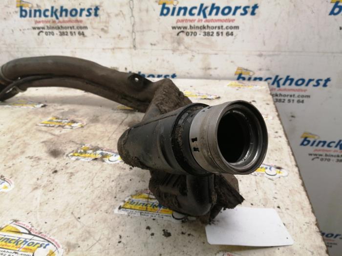 Fuel tank filler pipe from a Opel Tigra Twin Top 1.8 16V 2005