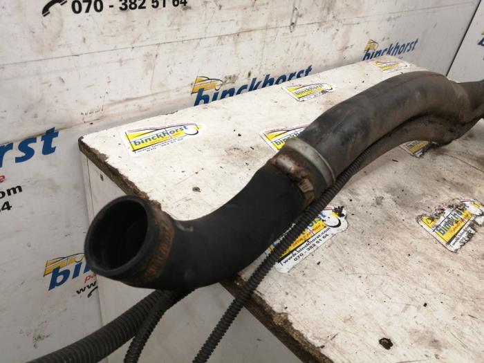 Fuel tank filler pipe from a Opel Tigra Twin Top 1.8 16V 2005