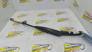 Used Front wiper arm Fiat Idea (350AX) 1.4 16V Price € 15,75 Margin scheme offered by Binckhorst BV