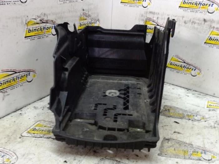 Begagnade Batterilåda Volvo V60 I (FW/GW) 2.4 D5 20V Pris € 19,95 Marginaltabell erbjuds av Binckhorst BV