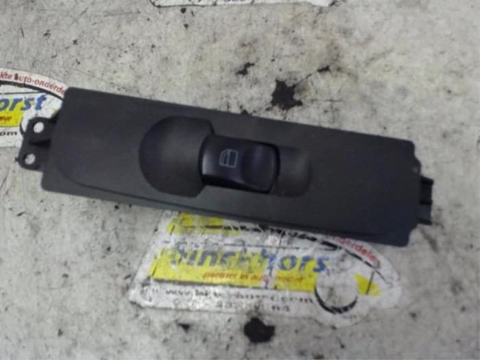 Usados Interruptor de ventanilla eléctrica Mercedes Sprinter Precio € 31,75 IVA incluido ofrecido por Binckhorst BV