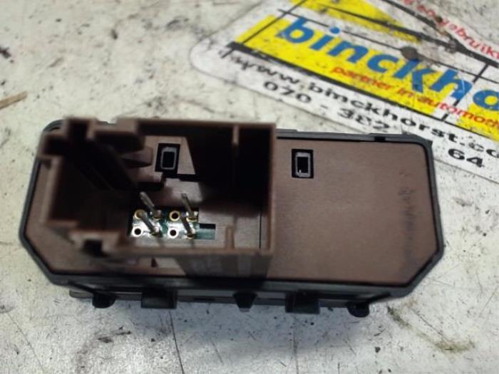 Central locking switch from a Citroën C5 III Berline (RD) 2.0 16V 2009