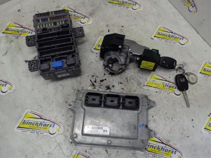 Used Ignition lock + computer Honda Civic (FK/FN) 1.8i VTEC 16V Price € 157,50 Margin scheme offered by Binckhorst BV