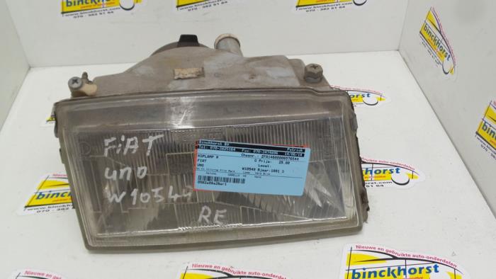 Używane Reflektor prawy Fiat Uno (146A/E) 1.0 45 i.e.,S i.e. Cena € 26,25 Procedura marży oferowane przez Binckhorst BV