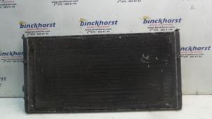 Radiateur d'un Volkswagen Passat (35I) 1.6i 1996