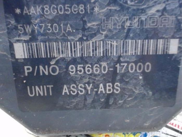 Pompe ABS d'un Hyundai Matrix 1.6 16V 2011
