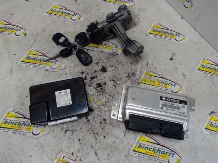 Used Ignition lock + computer Hyundai Matrix 1.6 16V Price € 157,50 Margin scheme offered by Binckhorst BV