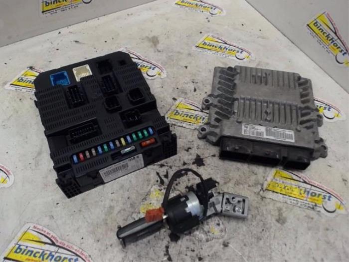 Used Ignition lock + computer Peugeot 807 2.0 HDi 16V 136 FAP Price € 157,50 Margin scheme offered by Binckhorst BV