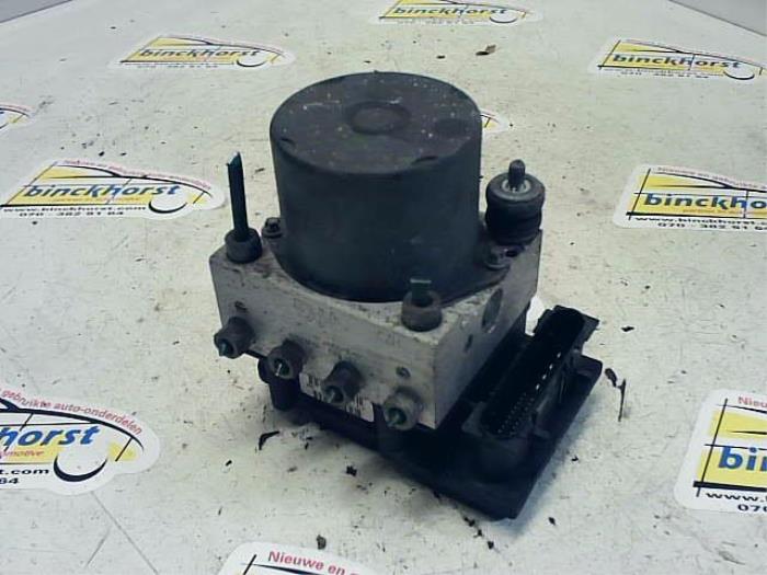 Usagé Bloc ABS Opel Corsa C (F08/68) 1.0 12V Twin Port Prix € 26,25 Règlement à la marge proposé par Binckhorst BV