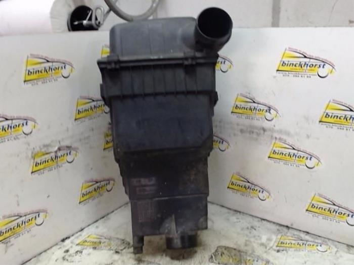 Gebrauchte Luftfiltergehäuse Peugeot 206 (2A/C/H/J/S) 1.4 XR,XS,XT,Gentry Preis € 26,25 Margenregelung angeboten von Binckhorst BV