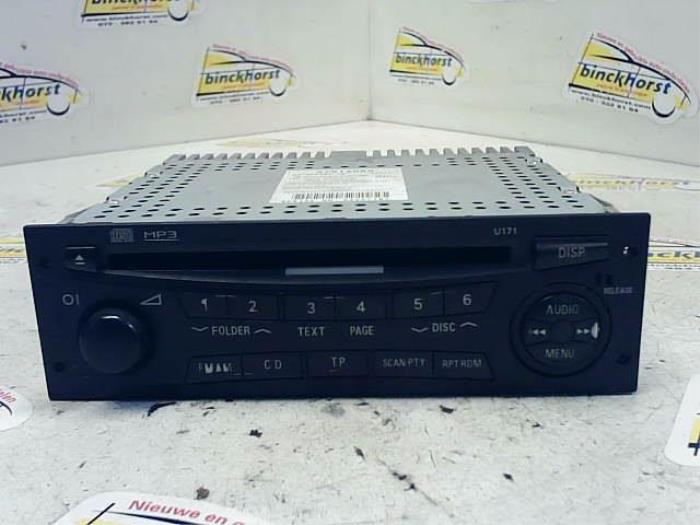 Radioodtwarzacz CD z Mitsubishi Grandis (NA) 2.0 DI-D 16V 2006