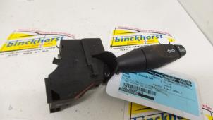 Usados Interruptor de indicador de dirección Ford Focus 1 1.6 16V Precio € 15,75 Norma de margen ofrecido por Binckhorst BV