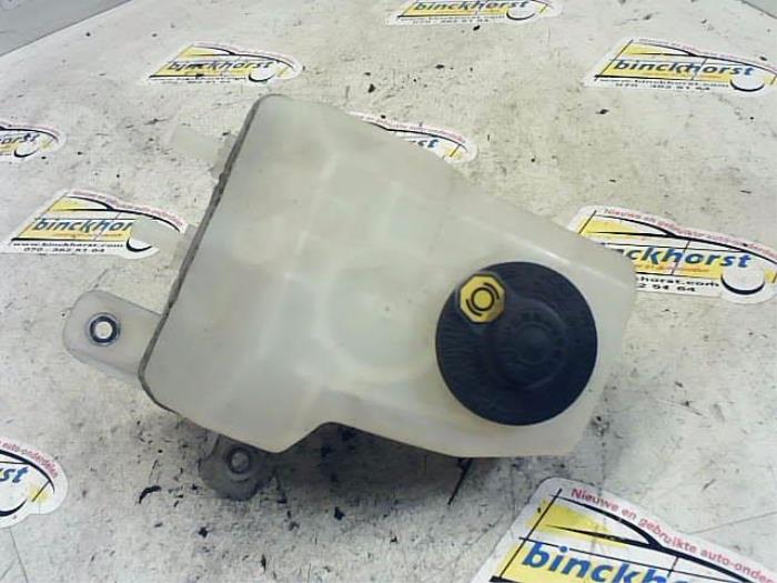Brake fluid reservoir from a Toyota Prius (NHW20) 1.5 16V 2009