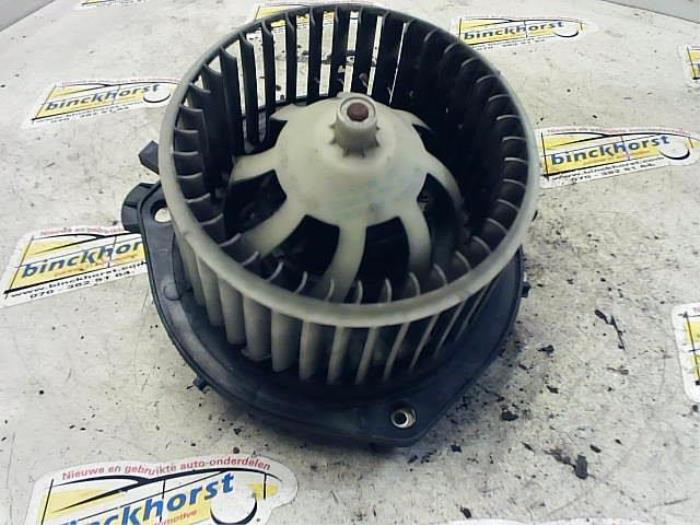 Heating and ventilation fan motor from a Iveco New Daily IV 35C15V, 35C15V/P 2009