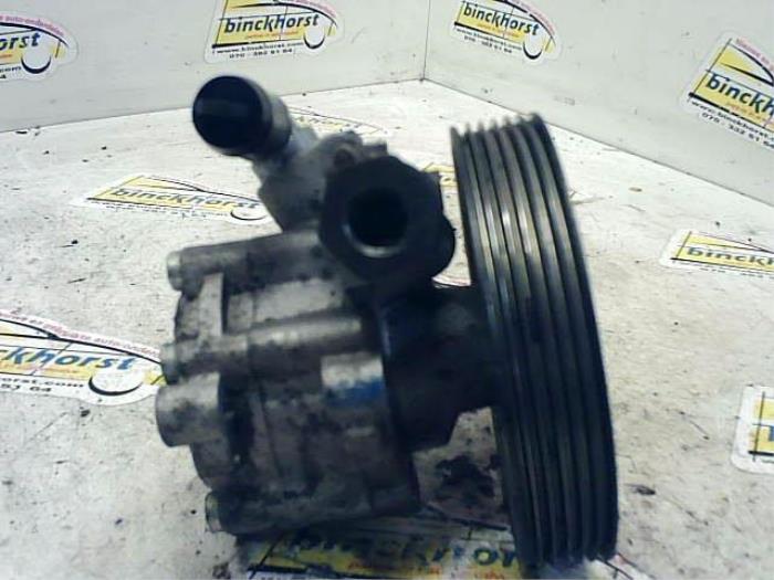 Power steering pump from a Peugeot 607 (9D/U) 2.2 16V 2004