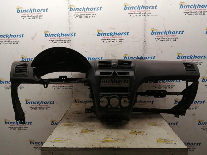 Usados Salpicadero Kia Picanto (BA) 1.0 12V Precio € 157,50 Norma de margen ofrecido por Binckhorst BV