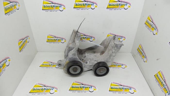 Usagé Support dynamo bas Ford Fiesta 5 (JD/JH) 1.3 Prix € 31,50 Règlement à la marge proposé par Binckhorst BV