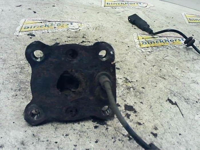 Rear axle journal from a Ford Focus 1 1.6 16V 2004