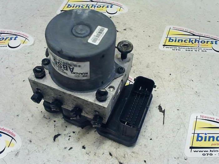 Usagé Pompe ABS Hyundai i10 (F5) 1.1i 12V Prix € 52,50 Règlement à la marge proposé par Binckhorst BV