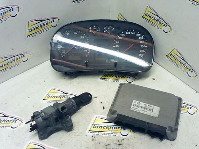 Used Ignition lock + computer Volkswagen Golf IV (1J1) 1.6 Price € 78,75 Margin scheme offered by Binckhorst BV