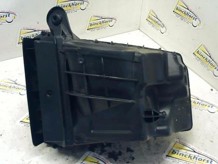 Cuerpo de filtro de aire de un Renault Grand Scénic III (JZ) 2.0 16V CVT 2010