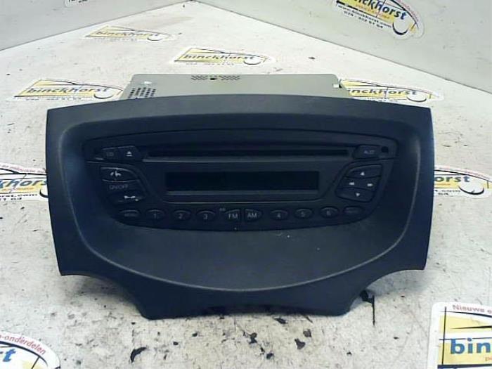 Reproductor de CD y radio de un Ford Ka II 1.2 2010