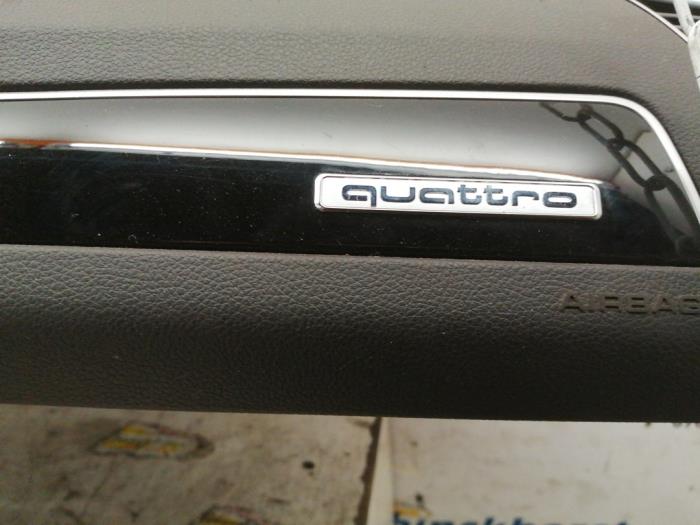 Dashboard from a Audi Q5 (8RB) 2.0 TDI 16V Quattro 2015
