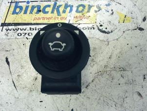 Używane Przelacznik lusterka Ford Fusion 1.25 16V Cena € 10,50 Procedura marży oferowane przez Binckhorst BV
