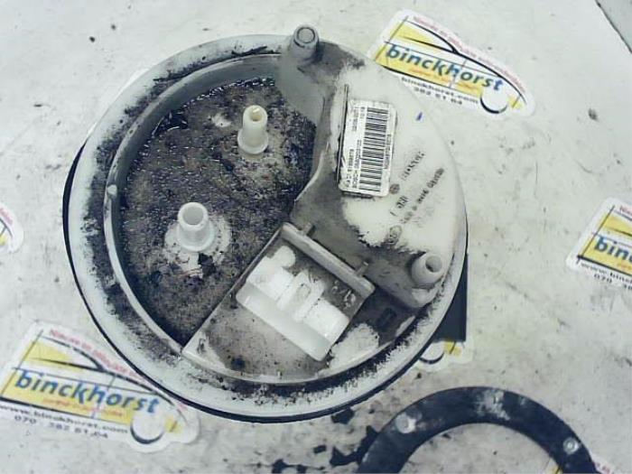 Bomba eléctrica de combustible de un Peugeot Bipper (AA) 1.3 HDI 2011