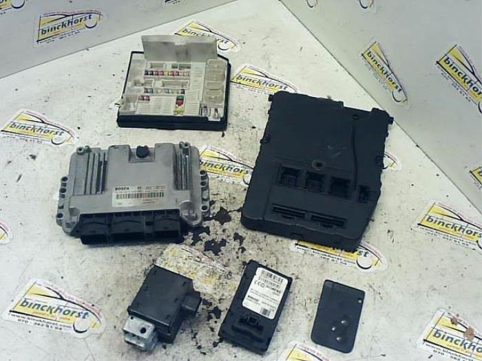 Used Ignition lock + computer Renault Grand Scénic II (JM) 1.9 dCi 130 Price € 131,25 Margin scheme offered by Binckhorst BV
